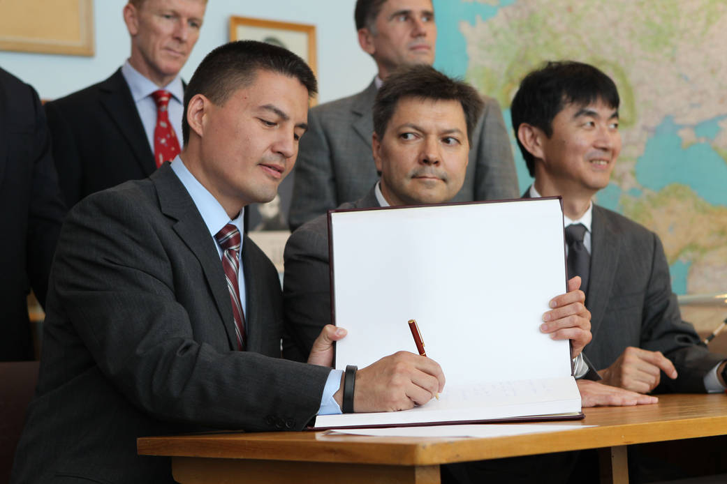 Expedition 44/45 prime crew members