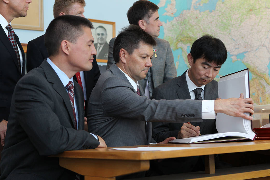 Expedition 44/45 prime crew members