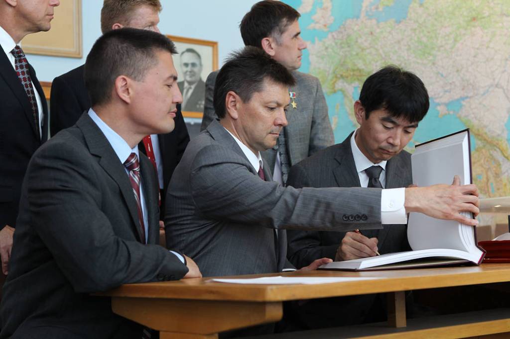 Expedition 44/45 prime crew members