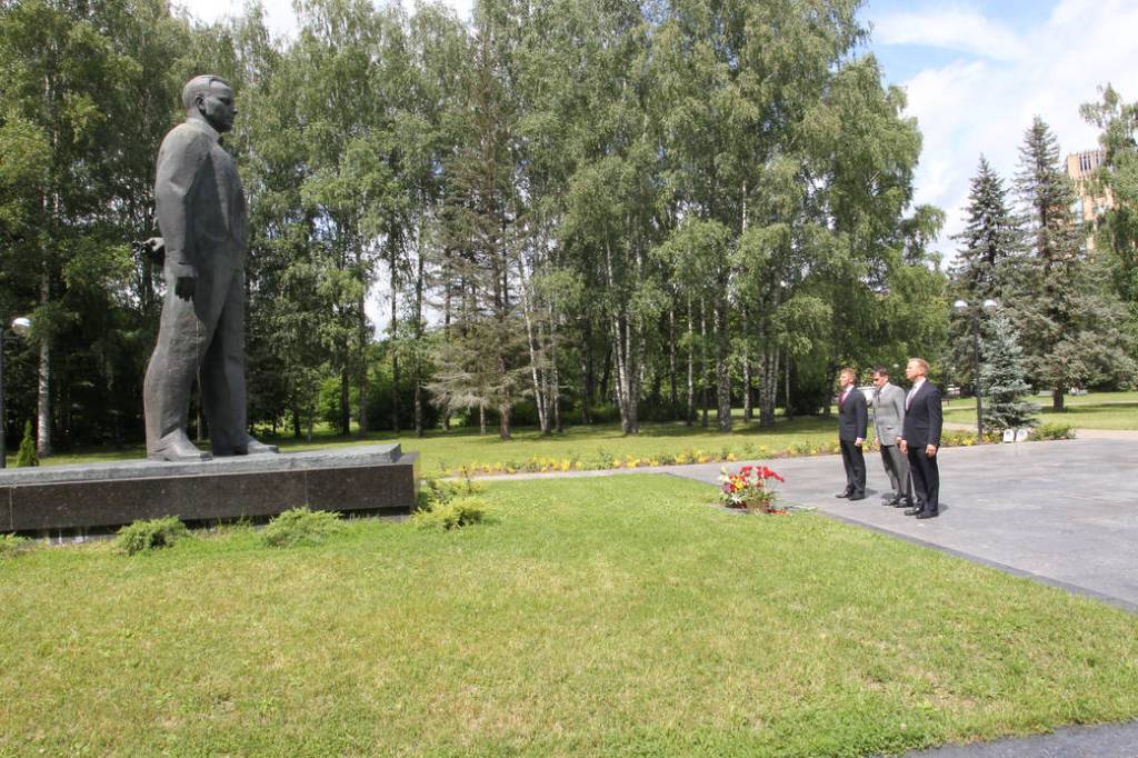 Expedition 44/45 backup crew members