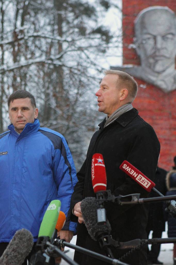 Expedition 46-47 Crew Member Tim Kopra Answers a Question