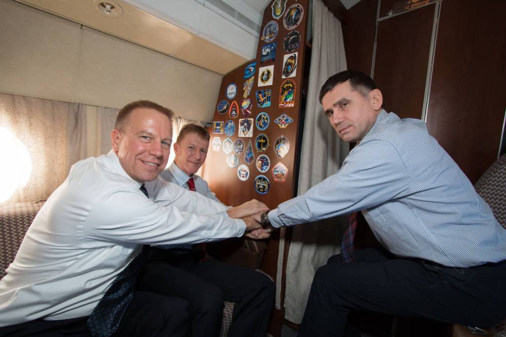 Expedition 46-47 Crew Members on Their Plane