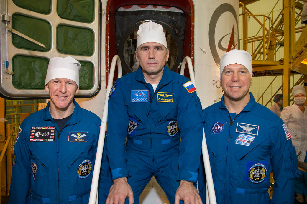 Expedition 46-47 Crew Members Inspect Soyuz