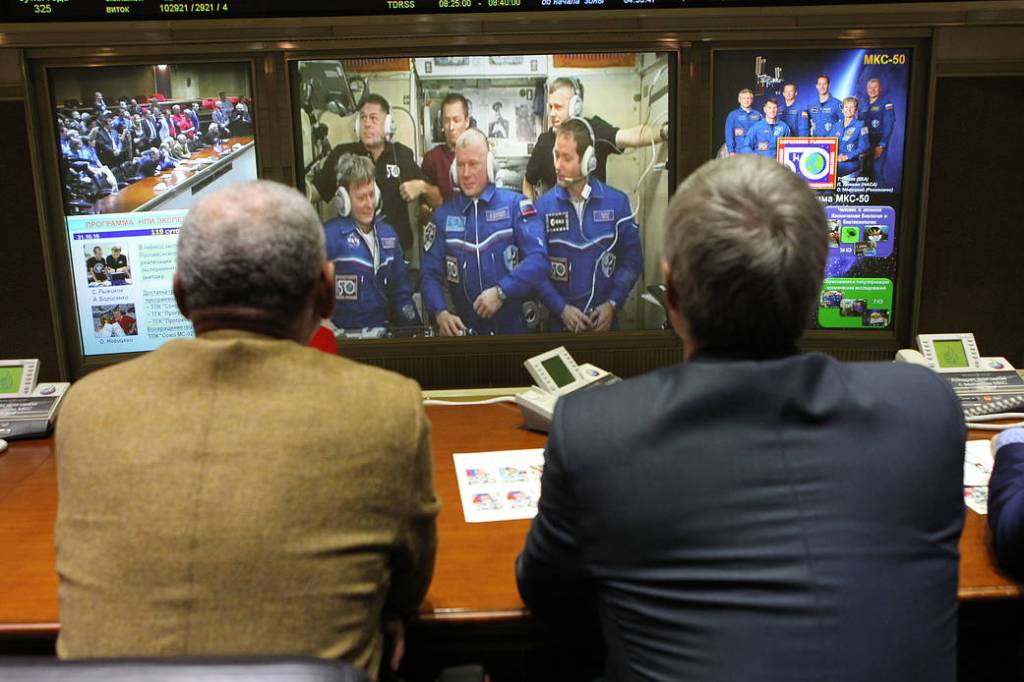 Charlie Bolden and Sergei Krikalev Talk to Expedition 50 Crew