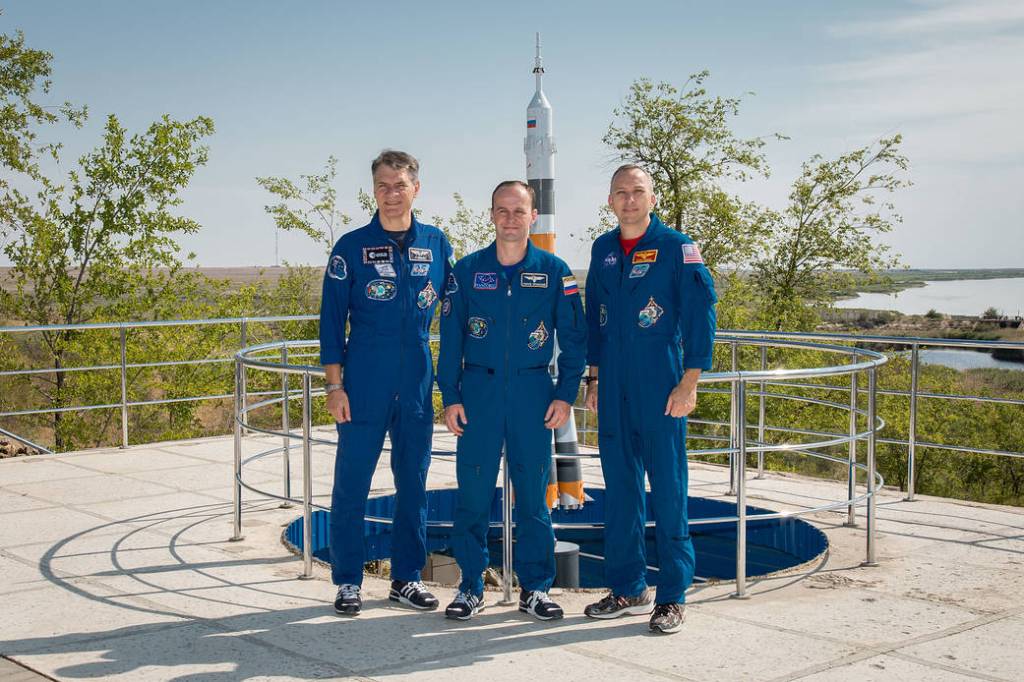 Expedition 52-53 crew members