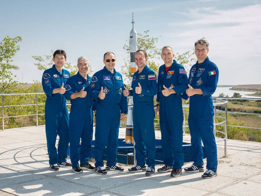 Expedition 52-53 prime and backup crew members