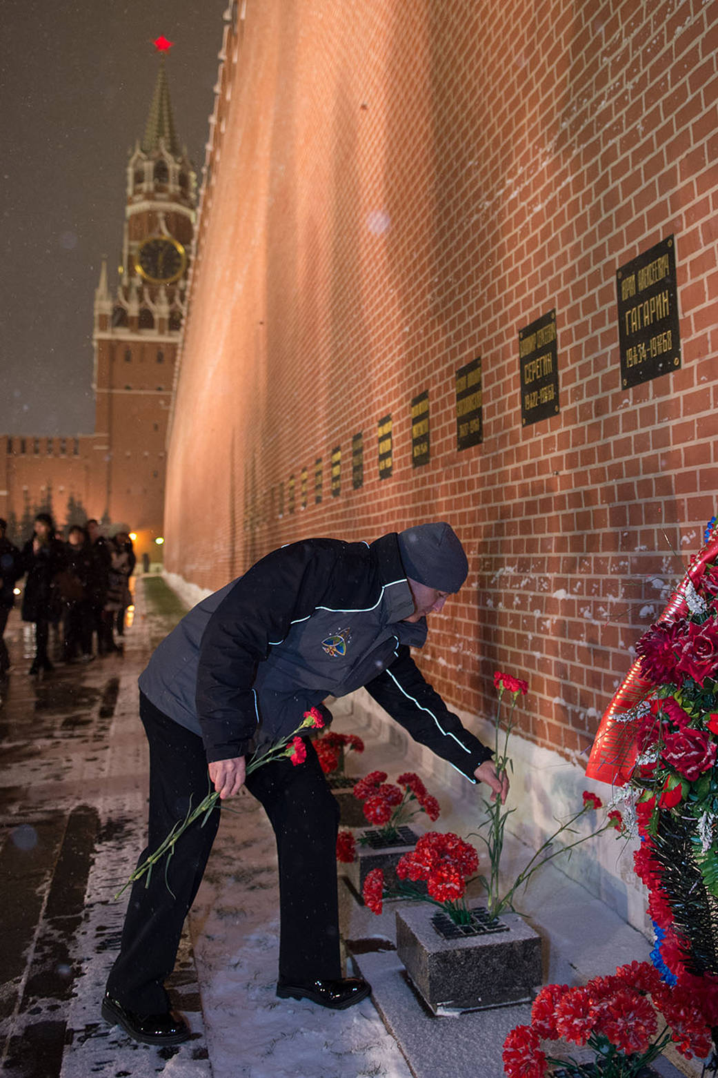 Scott Tingle of NASA Lays Flowers at the Kremlin Wall