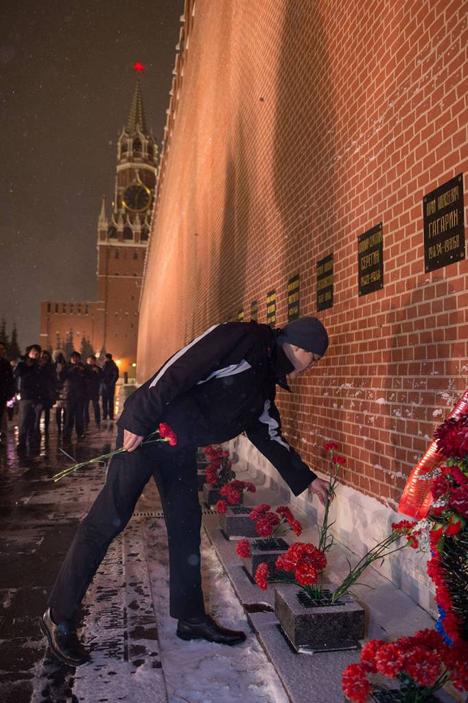 Norishige Kanai of JAXA Lays Flowers at the Kremlin Wall