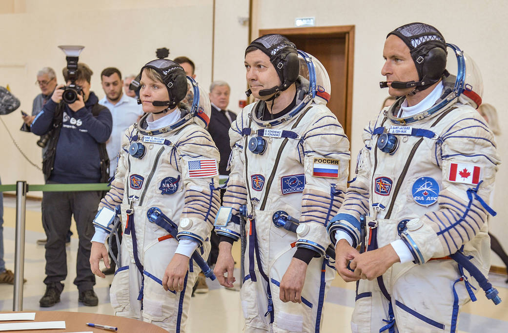 Expedition 56 backup crew members report for their final Soyuz spacecraft qualification exams