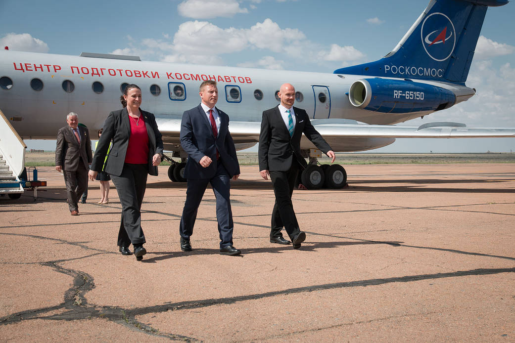 Expedition 56 crew members arrive at their launch site