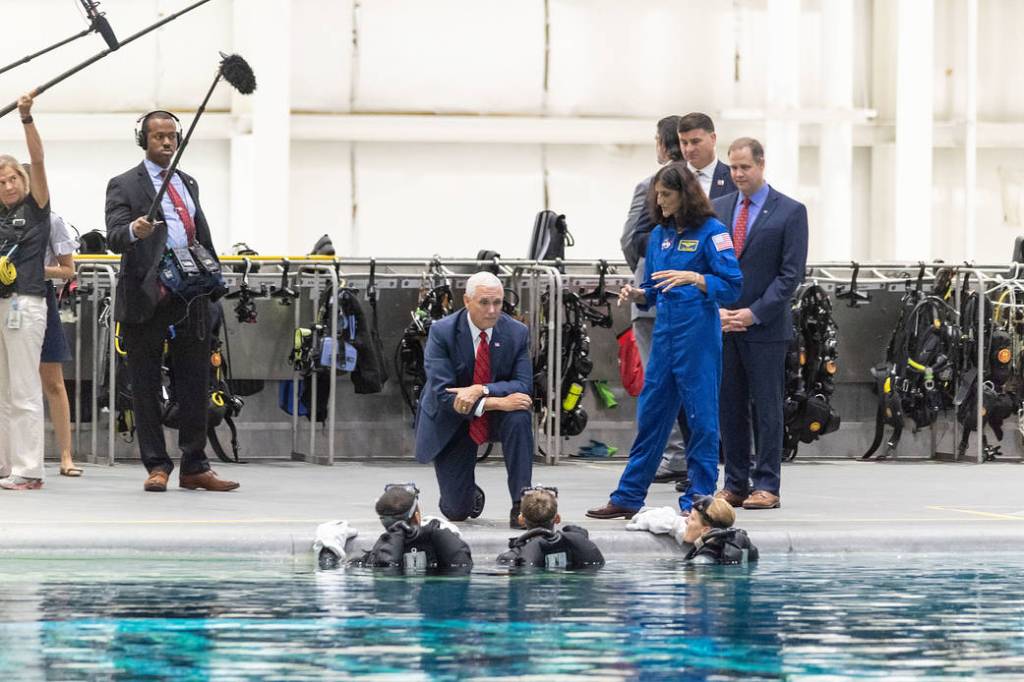 Vice President Mike Pence and NASA Administrator Jim Bridenstine Visit the Neutral Buoyancy Lab