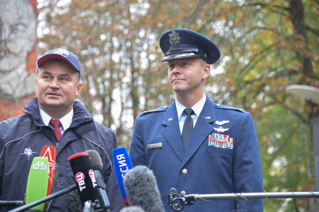 Expedition 57 crew answers reporters’ questions