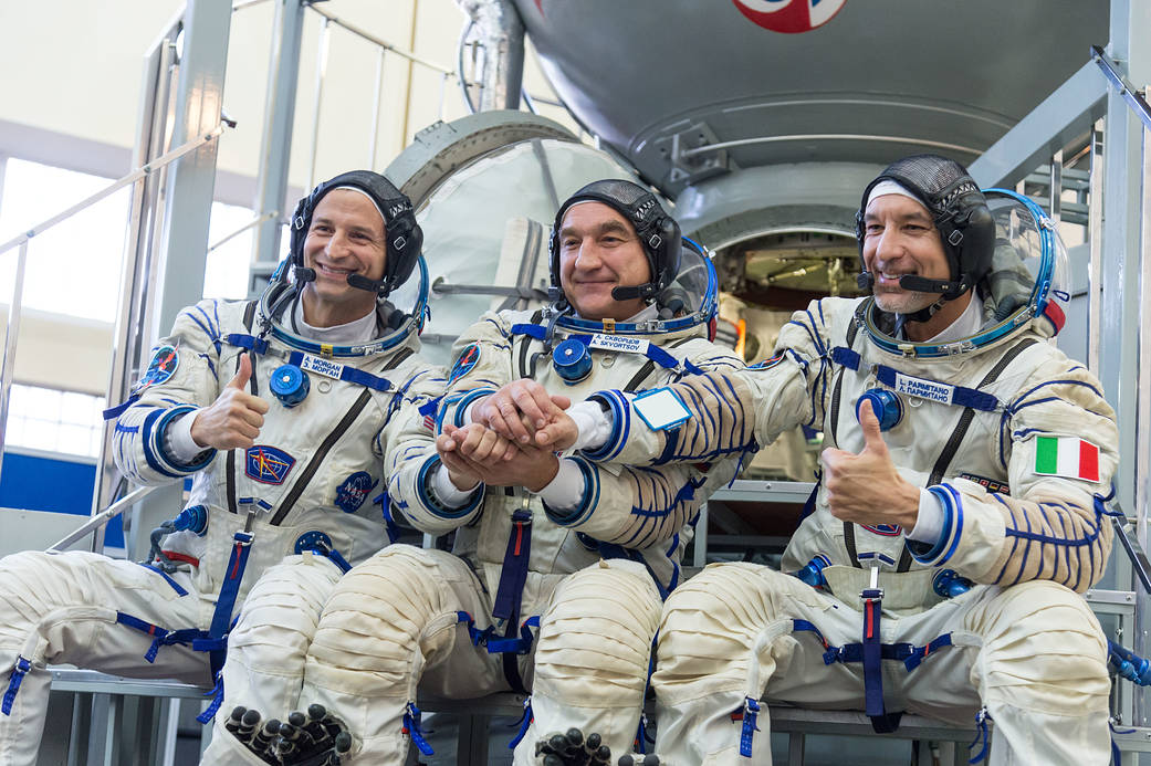 Expedition 58 backup crew members during qualification exam training