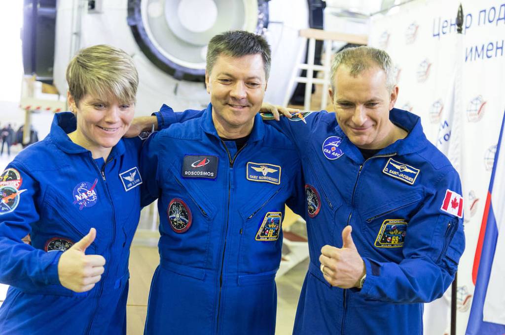 Expedition 58 crew members during final qualification exams