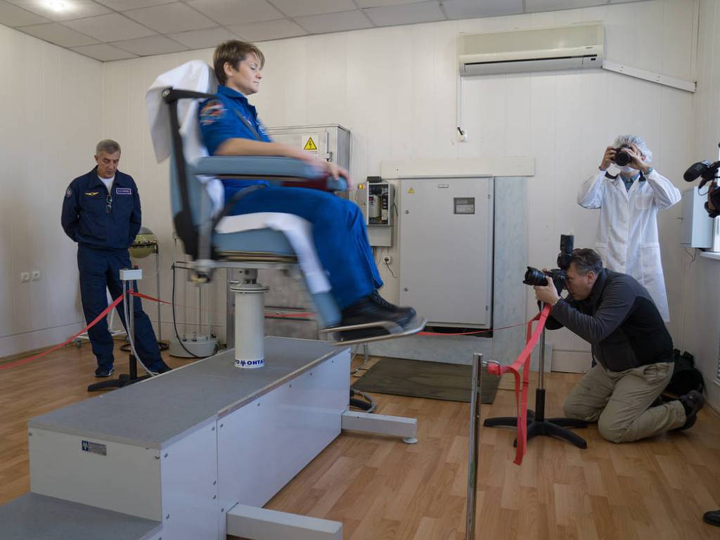 Anne McClain of NASA conducts vestibular system response training