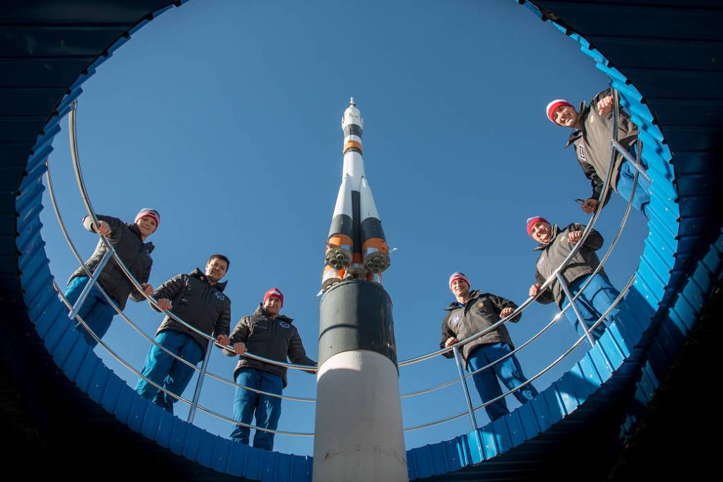 Expedition 58 prime and backup crew members