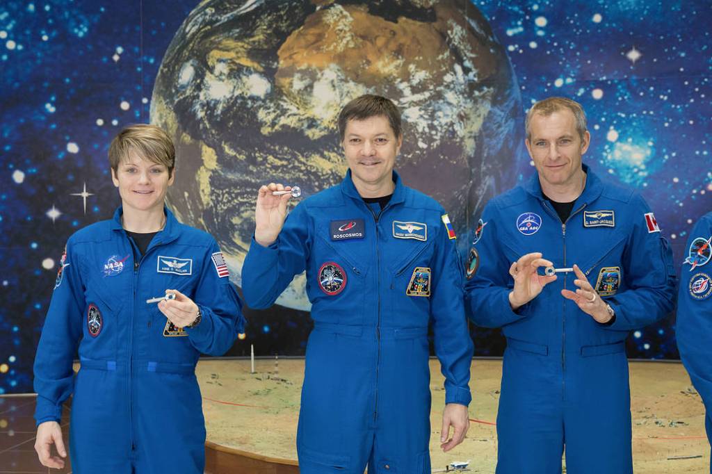 Expedition 58 crew members hold “launch keys”