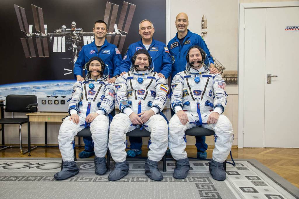 Expedition 59 prime and backup crew members during pre-launch training