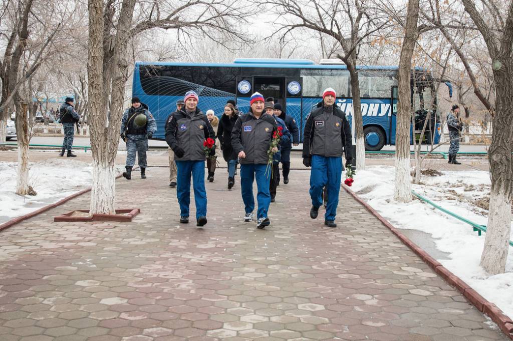 Expedition 59 backup crew members prepare to lay flowers