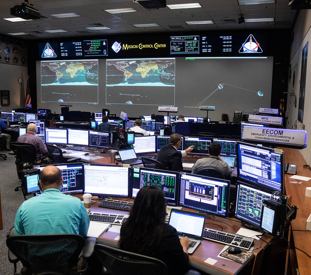 Artemis 1 Flight Control Team Simulates Mission Scenarios