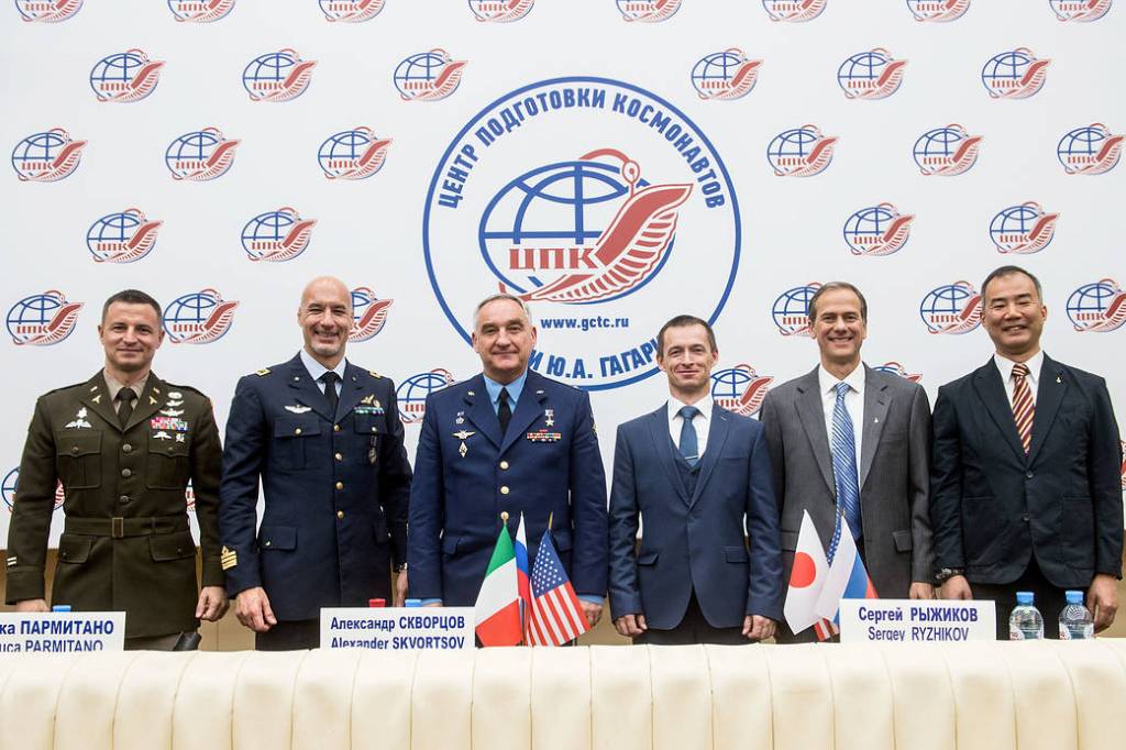 Expedition 60 prime and backup crewmembers pose for pictures during a news conference