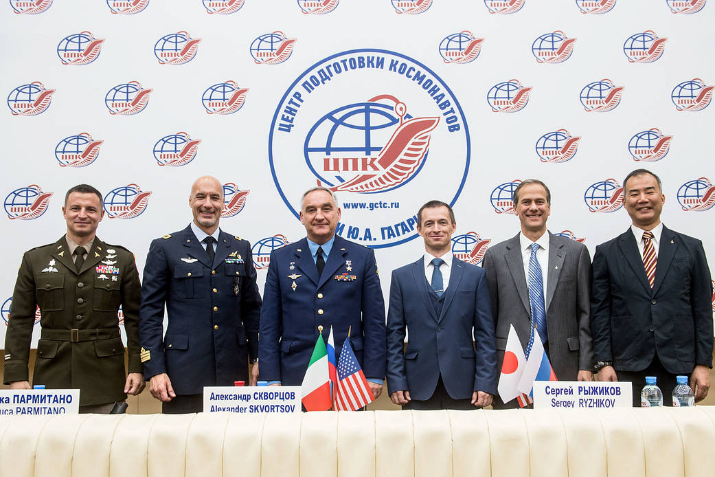 Expedition 60 prime and backup crewmembers pose for pictures during a news conference