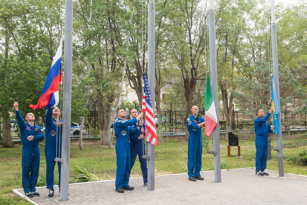 Expedition 60 prime and backup crewmembers raise flags