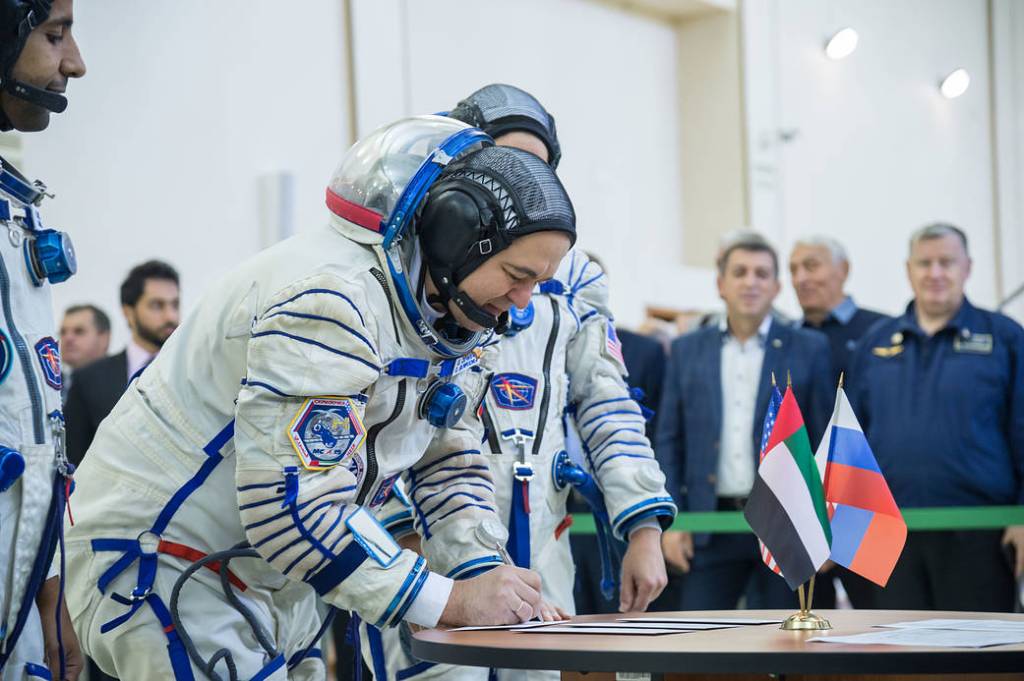 Oleg Skripochka signs in for the second day of crew qualification exams