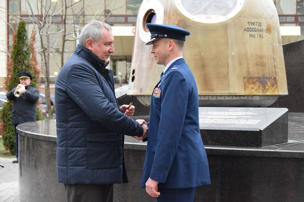 Nick Hague receives the medal of the Order of Courage