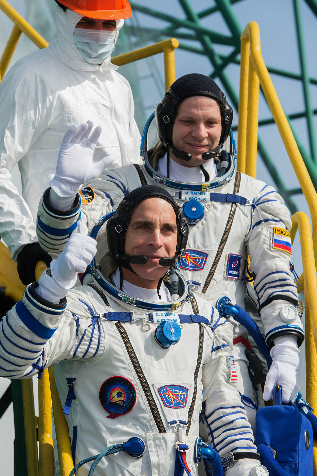 Expedition 63 Crew Waves Farewell