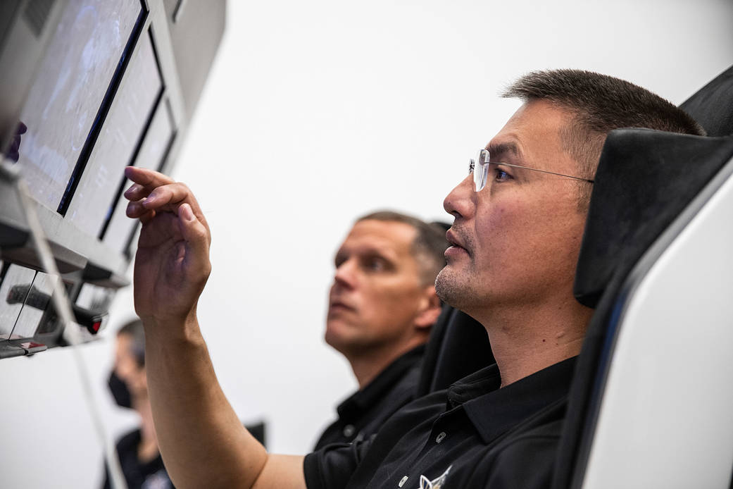 NASA astronauts Bob Hines and Kjell Lindgren