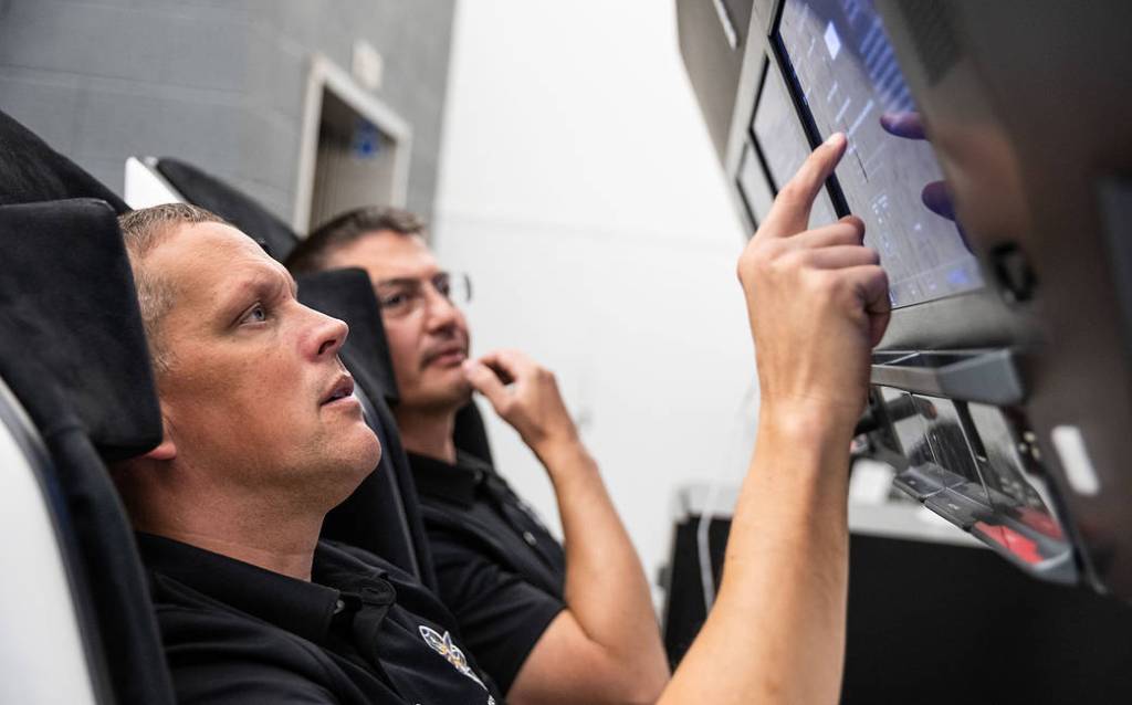 NASA astronauts Bob Hines and Kjell Lindgren