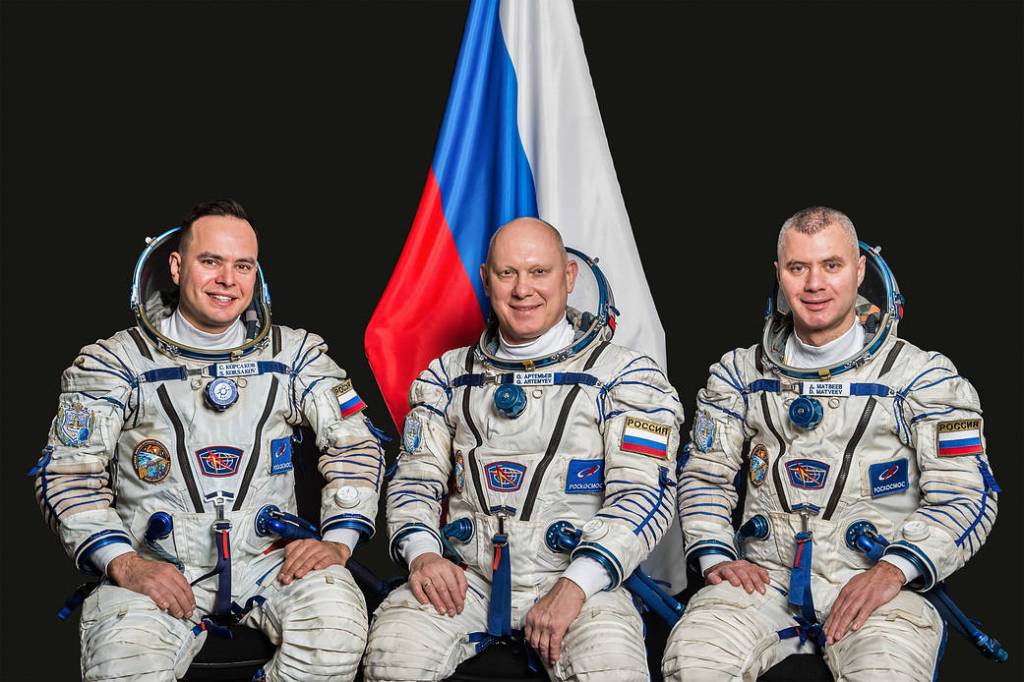 Soyuz MS-21 crew members
