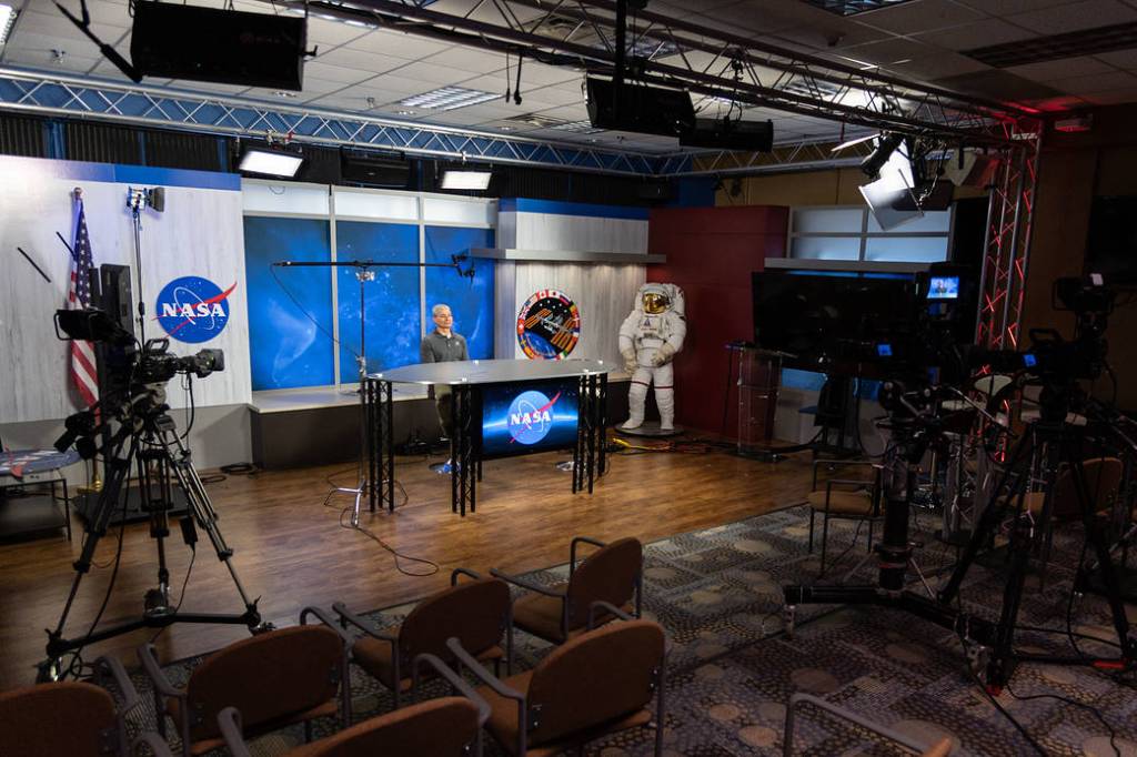 Astronaut Mark Vande Hei Press Briefing