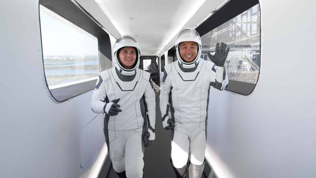 SpaceX Crew-5 Mission Specialists Anna Kikina and Koichi Wakata