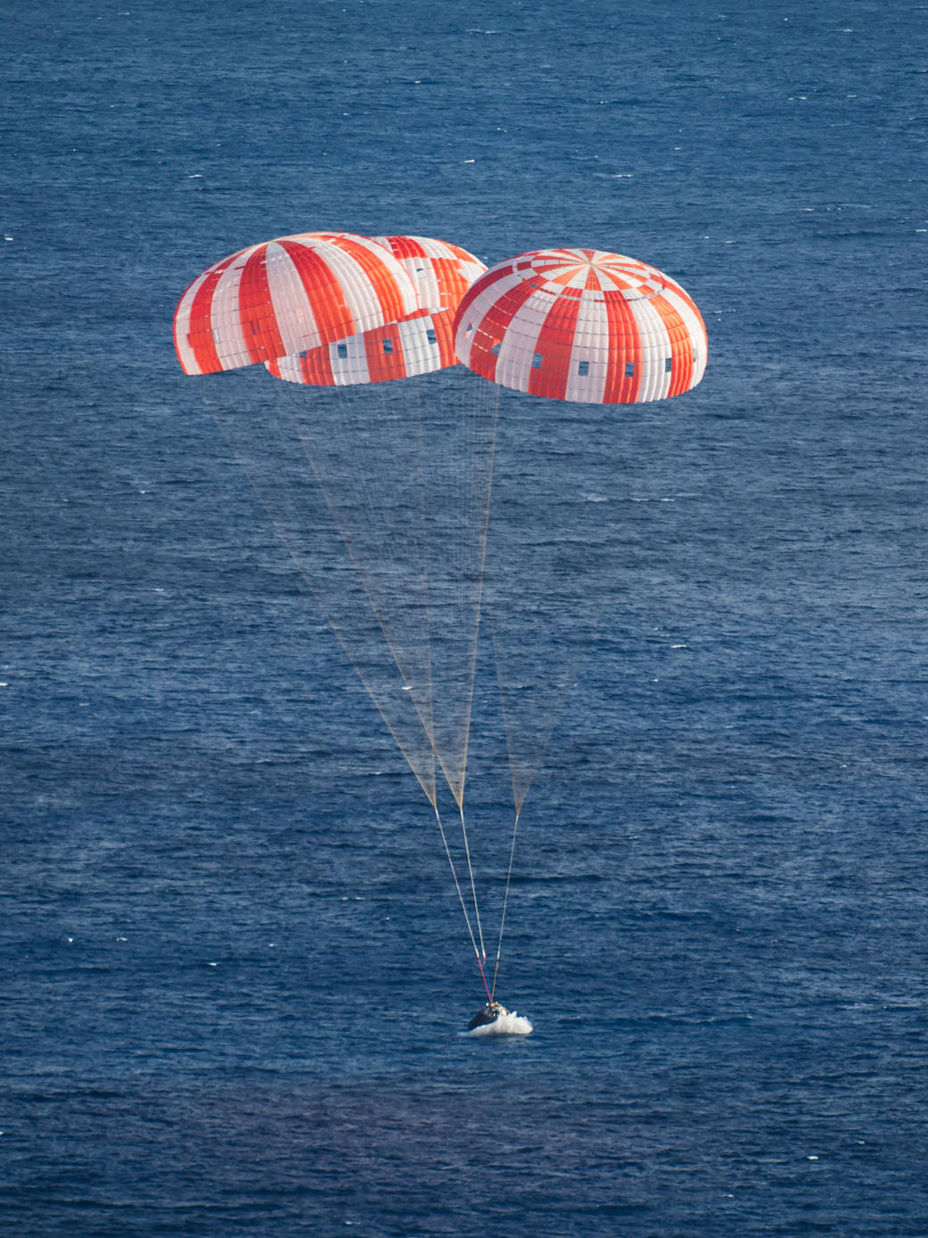 Orion EFT-1 splashdown