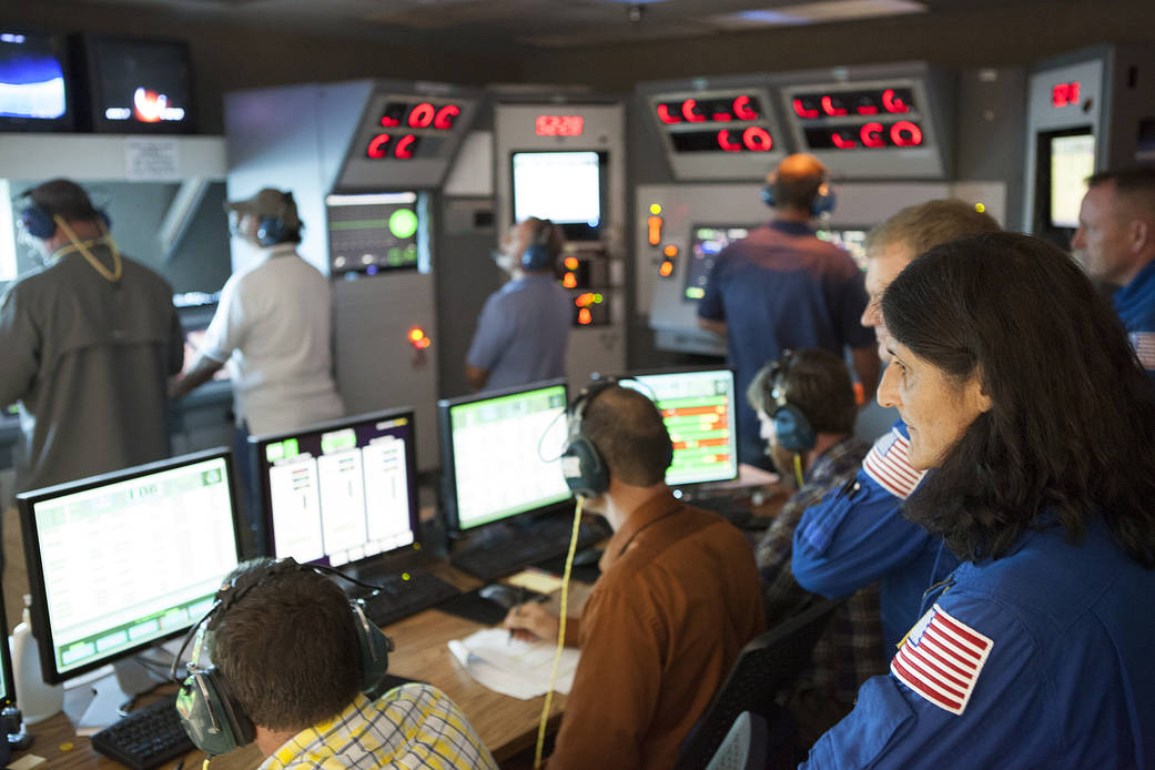 CCP astronauts watch engine test firing
