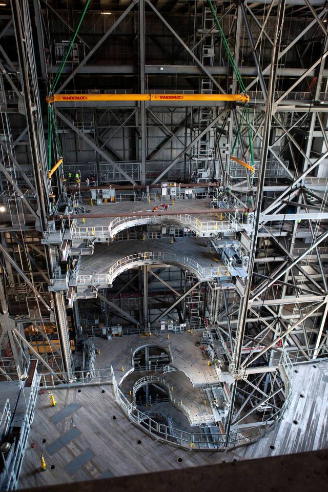 A heavy-lift crane lowers the second half of the D-level work platforms for NASA’s Space Launch System (SLS) rocket, into position for installation in High Bay 3 in the Vehicle Assembly Building (VAB) at the agency’s Kennedy Space Center in Florida. 