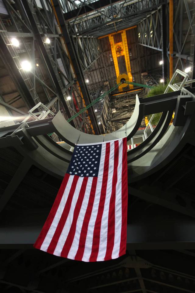 The American flag can be seen hanging from the final work platform, A north, as the platform is lifted up by crane from the transfer aisle in the Vehicle Assembly Building (VAB) at NASA's Kennedy Space Center in Florida. 