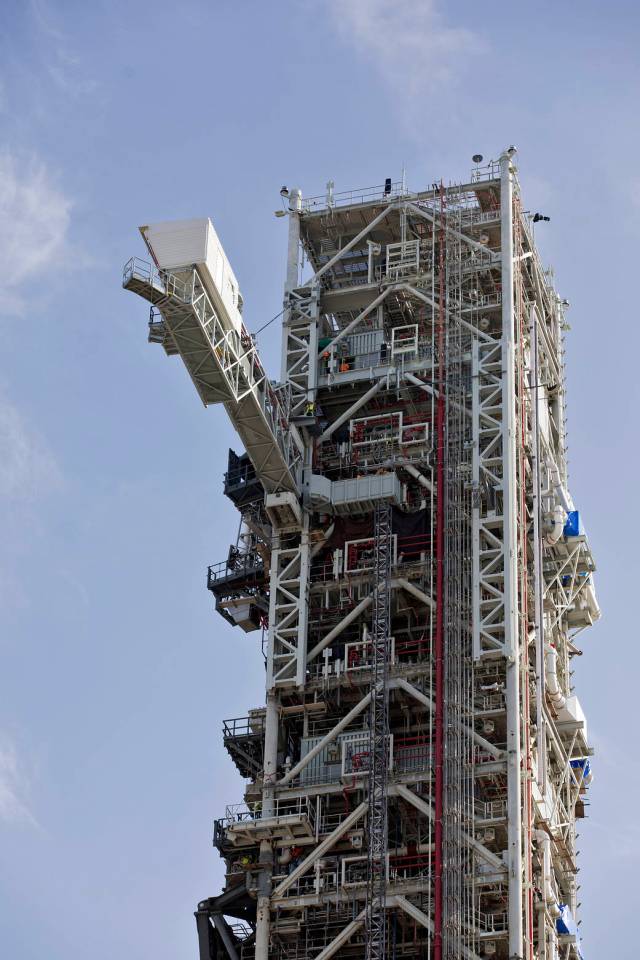 Crews with Exploration Ground Systems at the NASA's Kennedy Space Center in Florida recently tested the Crew Access Arm on the mobile launcher being prepared to support the agency’s Orion spacecraft and Space Launch System rocket. 