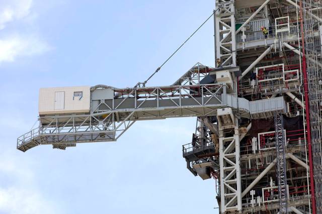 Crews with Exploration Ground Systems at the NASA's Kennedy Space Center in Florida recently tested the Crew Access Arm on the mobile launcher being prepared to support the agency’s Orion spacecraft and Space Launch System rocket. 