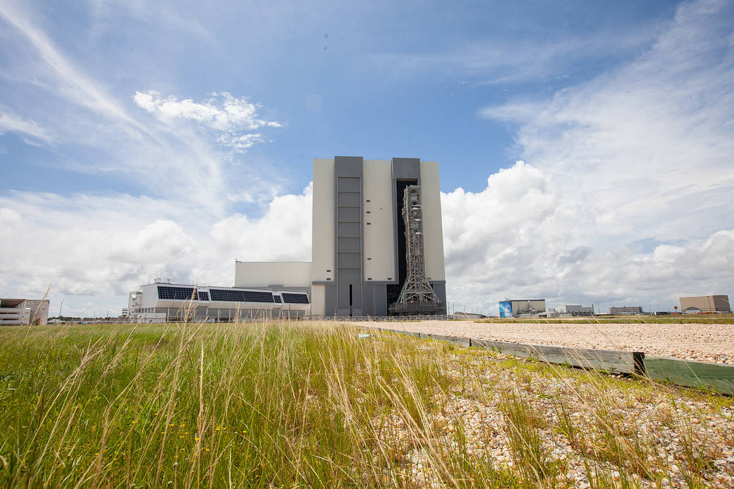 Crawler-transporter 2 moves the mobile launcher from Launch Pad 39B to the VAB ahead of Hurricane Dorian