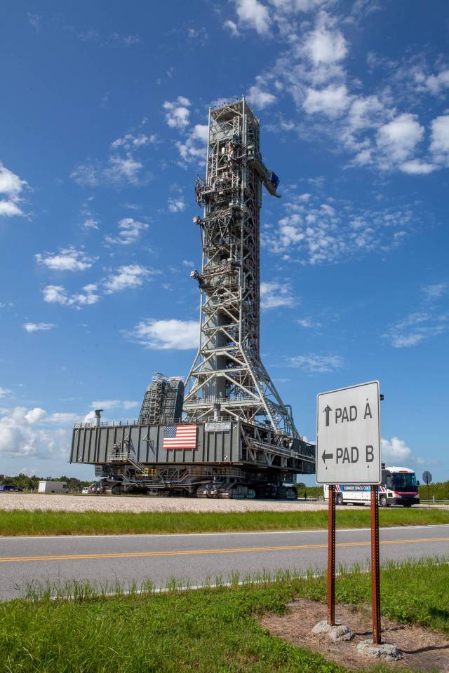 NASA’s mobile launcher (ML) atop crawler-transporter 2 moves along the crawlerway on Sept. 10, 2019, after spending a week and a half inside the Vehicle Assembly Building (VAB) at Kennedy Space Center in Florida due to the approach of Hurricane Dorian. 