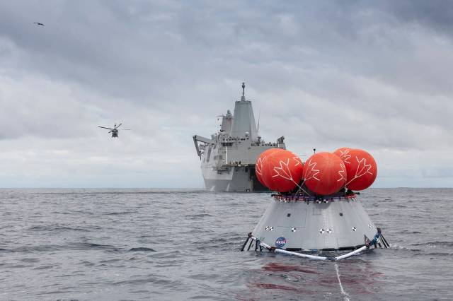 During Underway Recovery Test-8, NASA's Landing and Recovery team performed their first full mission profile test of the recovery procedures for Artemis I aboard the USS John P. Murtha in the Pacific Ocean. 