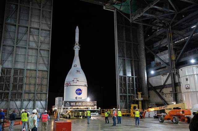 The Orion spacecraft for NASA’s Artemis I mission, fully assembled with its launch abort system, is moved into the transfer aisle of the Vehicle Assembly Building (VAB) at Kennedy Space Center in Florida.