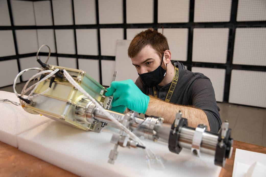 Electronics Engineer and Mass Spectrometer Observing Lunar Operations (MSolo) team member Nate Cain conducts electromagnetic interference (EMI) testing inside the EMI Laboratory at NASA’s Kennedy Space Center in Florida on Feb. 14, 2022. 