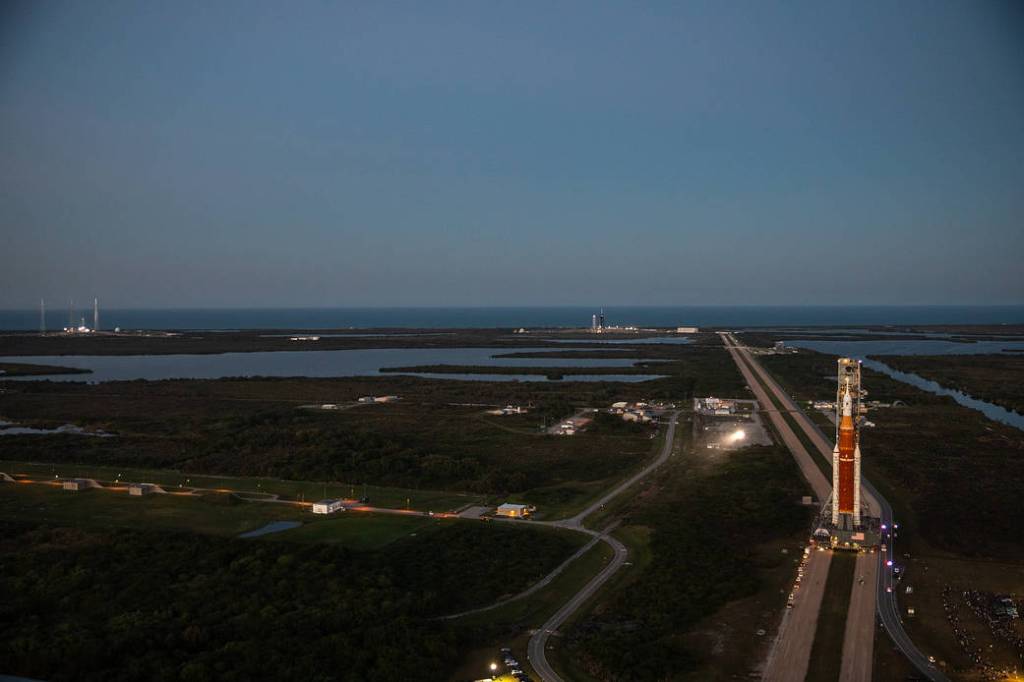 SLS Journeys to Pad 39B