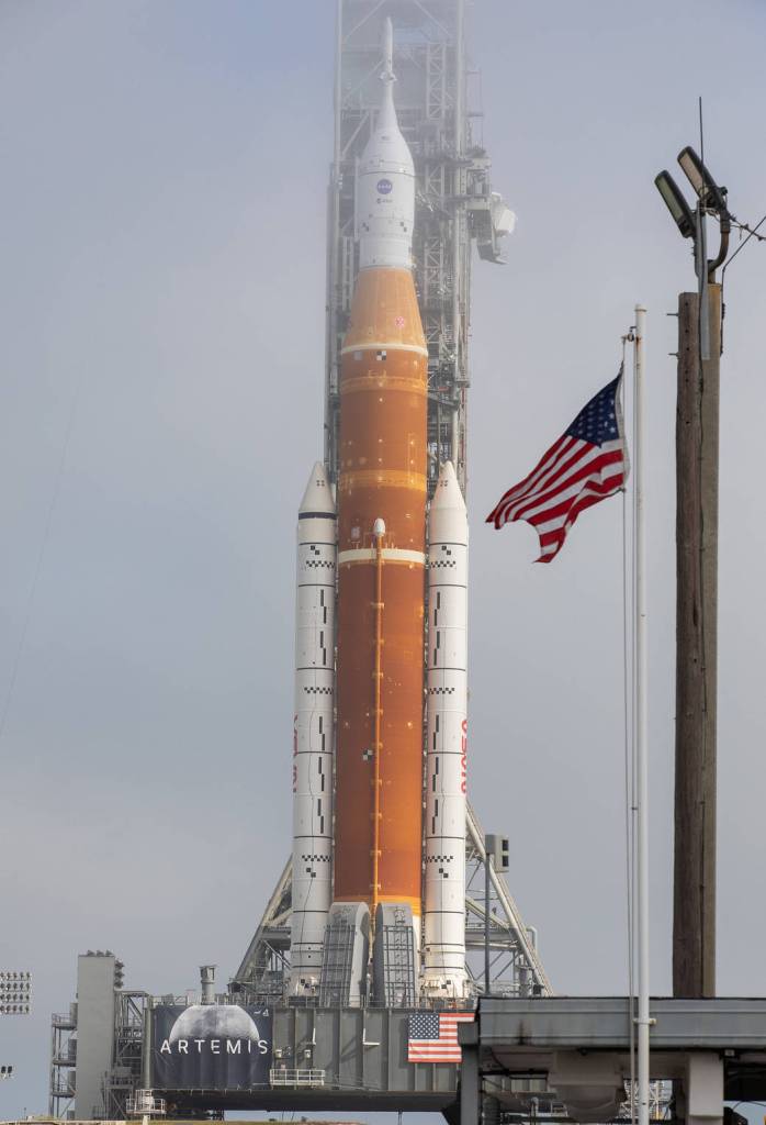 SLS Arrives at Pad 39B