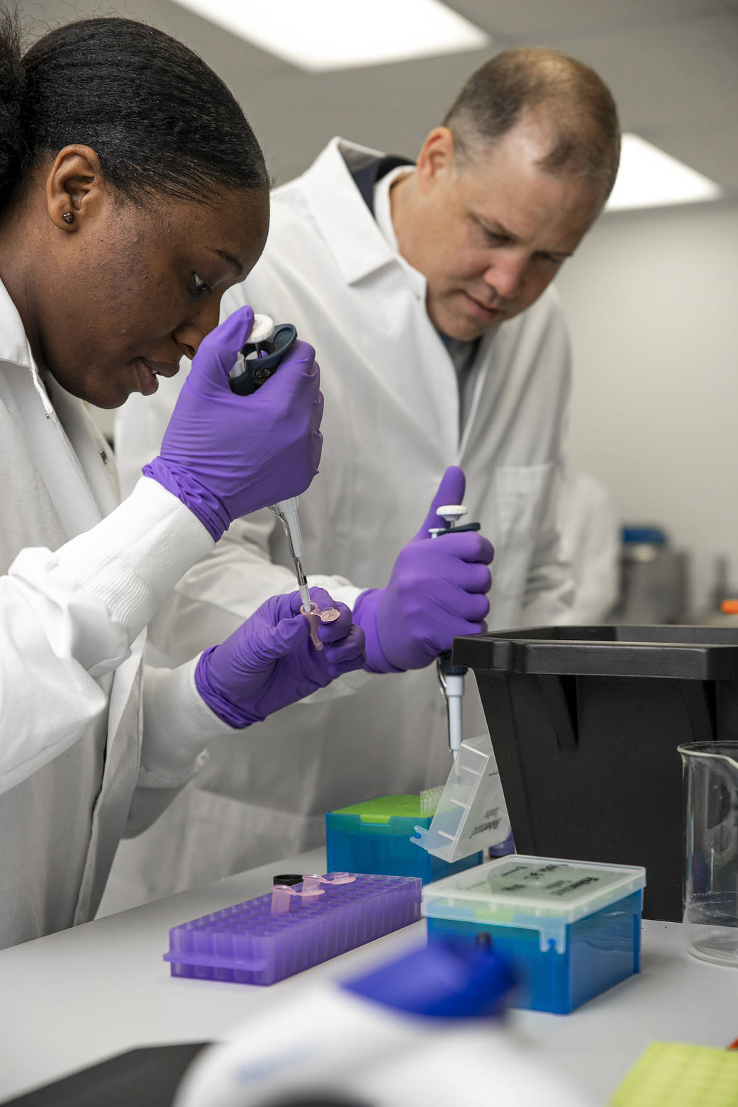 NASA Administrator Jim Bridenstine helps student conduct an experiment.