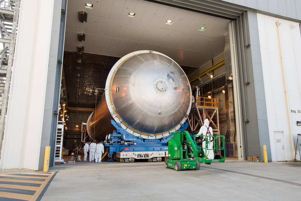 SLS liquid hydrogen tank